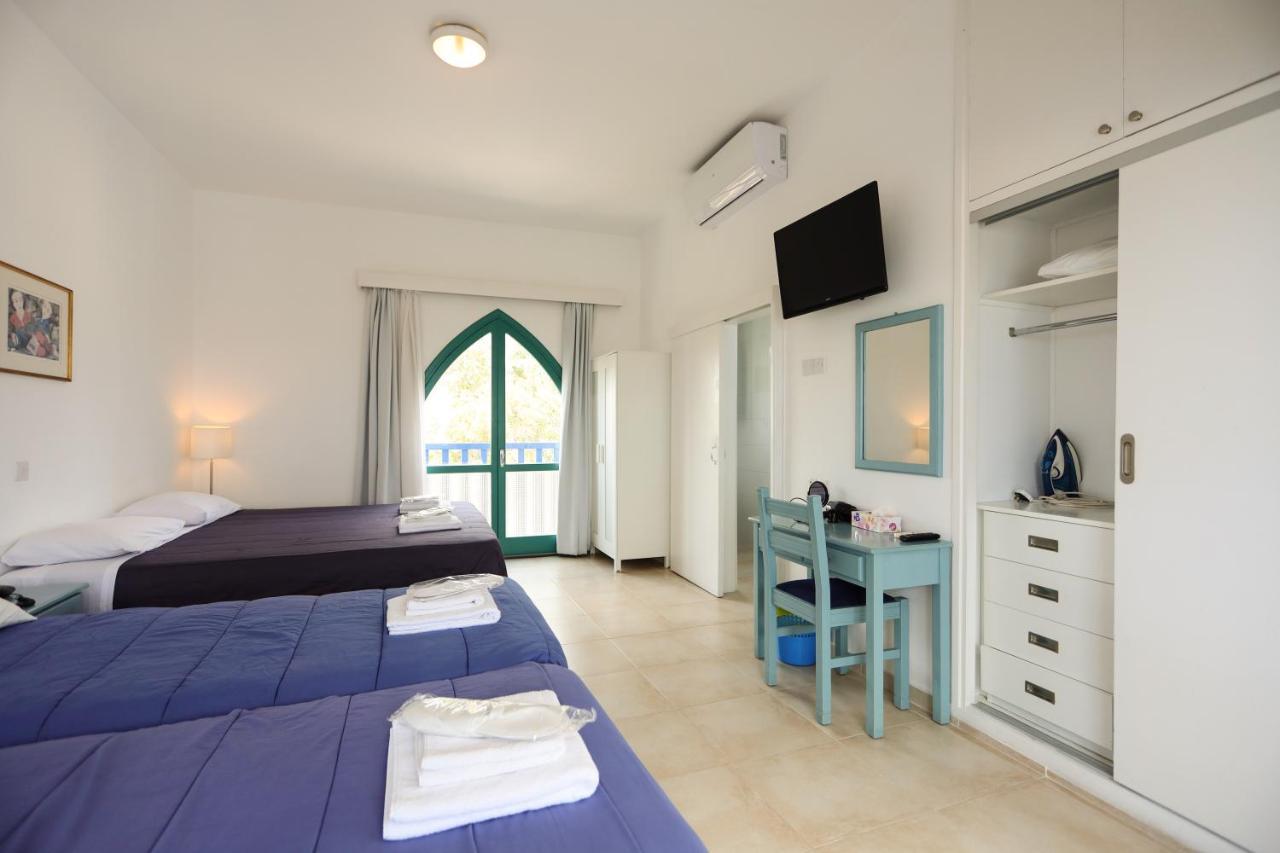 Axiothea Hotel Пафос Екстер'єр фото
