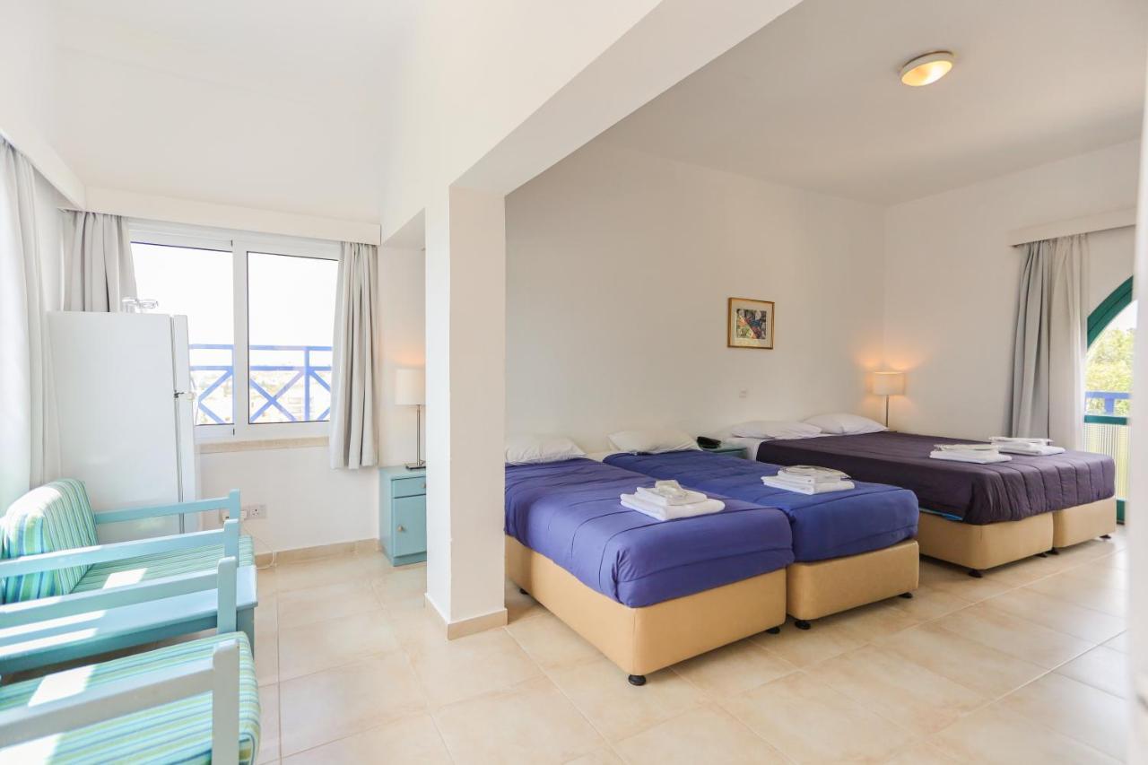 Axiothea Hotel Пафос Екстер'єр фото