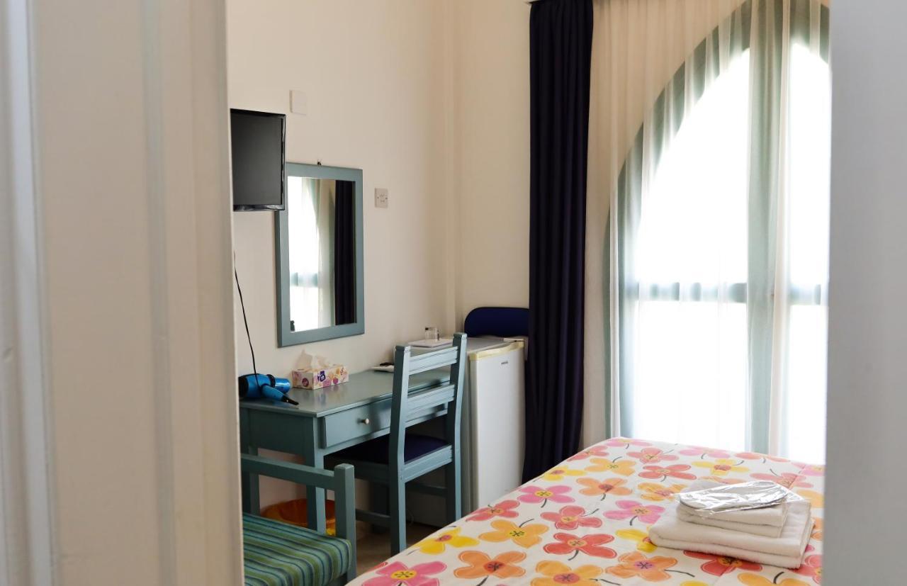 Axiothea Hotel Пафос Екстер'єр фото