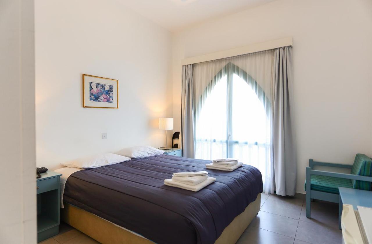 Axiothea Hotel Пафос Екстер'єр фото